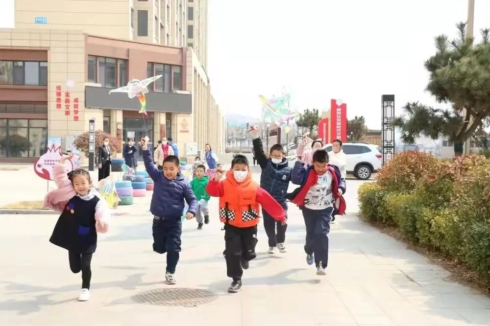 暖心摆渡架起警民连心桥,便民服务站架起干群连心桥