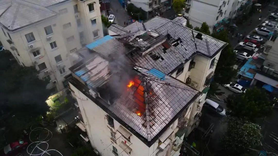 民房突发火灾消防紧急扑救措施,居民楼起火危急