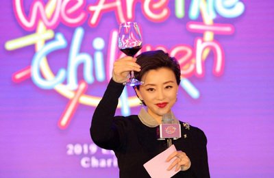 杨澜晒证件否认移民传闻,杨澜说没有移民没有绿卡