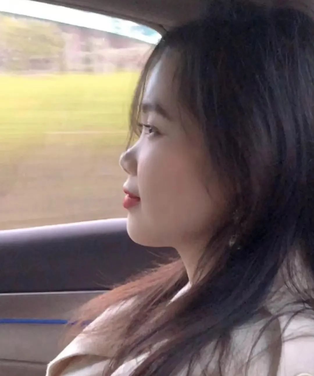 塌鼻子正脸好看,塌鼻子该如何变美啊