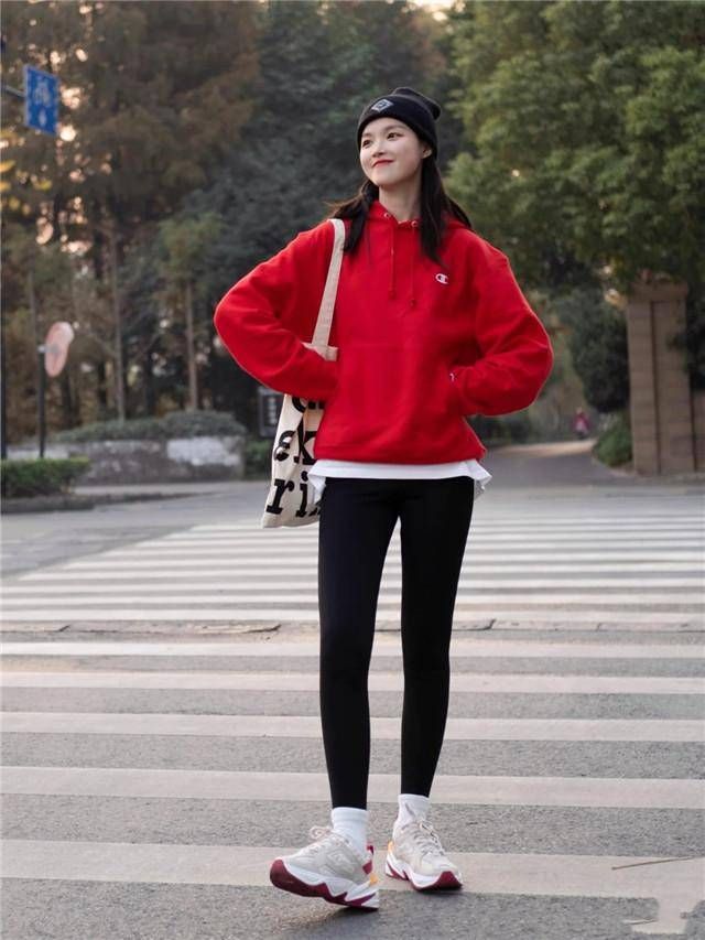 连帽卫衣鲨鱼裤显高穿搭,卫衣鲨鱼裤女款2021款网红款百搭