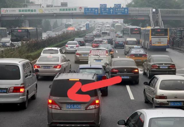 汽车灯光高低怎么调,汽车自动灯光怎么用