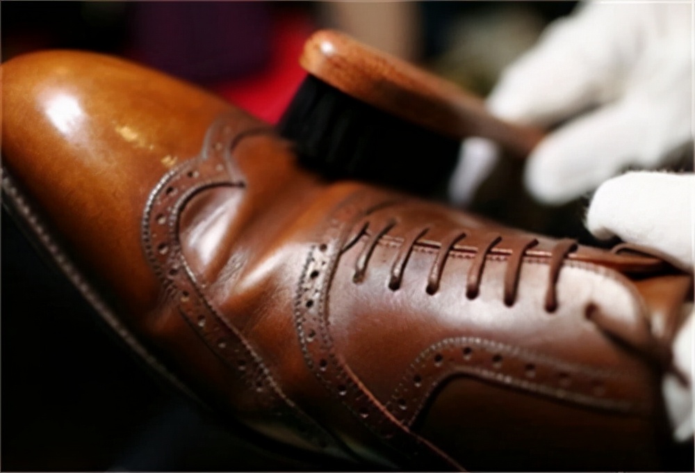 如何正确清洗护理皮鞋,真皮白皮鞋的清洁保养方法