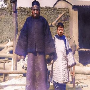 日军兽行：当着男人的面玷污了女儿，临走还残忍割下妻子乳房