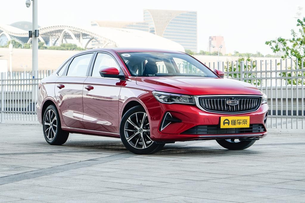 10万左右的家用轿车大比拼,10万以内四款家用小型车测试