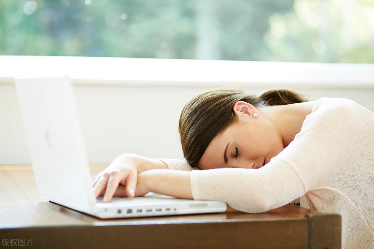 女性血热经期总是提前怎么调理,月经期好多血块是排毒的吗