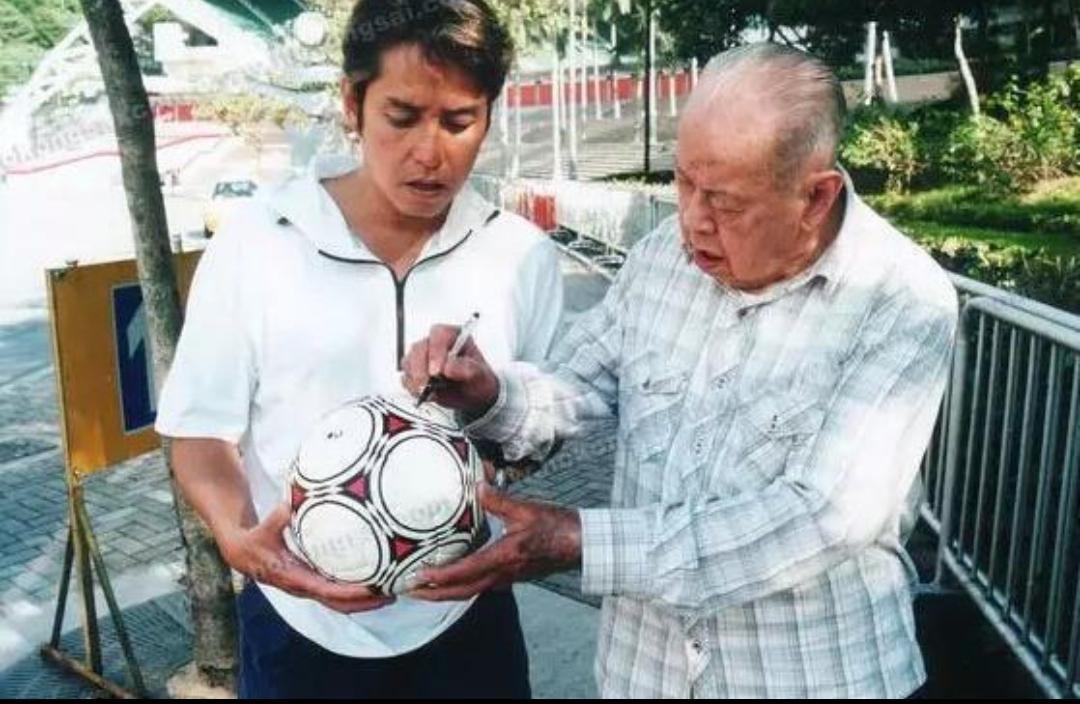 谭咏麟足球怎么样,谭咏麟年轻踢足球视频