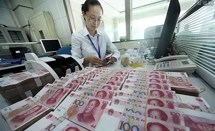 女子4800万存银行,女士2400万存银行钱没了