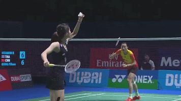 发球的正确姿势简单易学,发球如何不失误