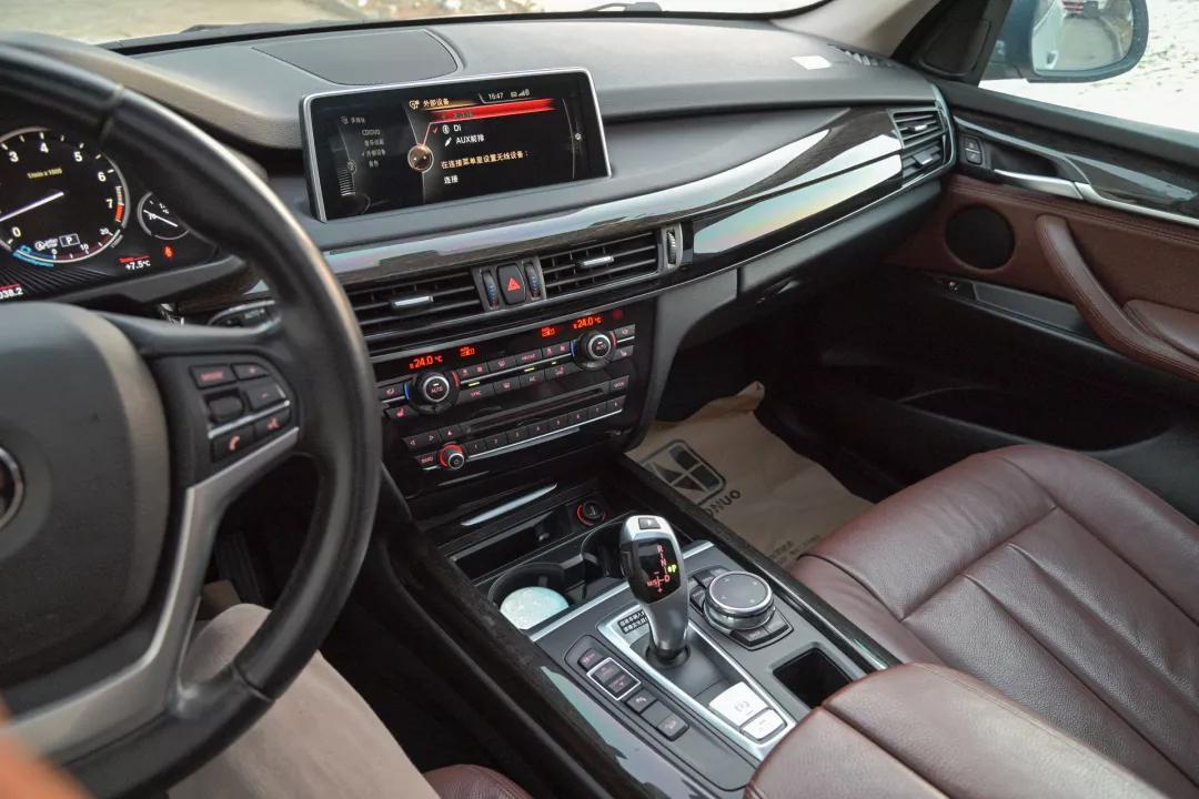 二手宝马x5黑武士顶配14款价格,银灰色二手柴油版宝马x5