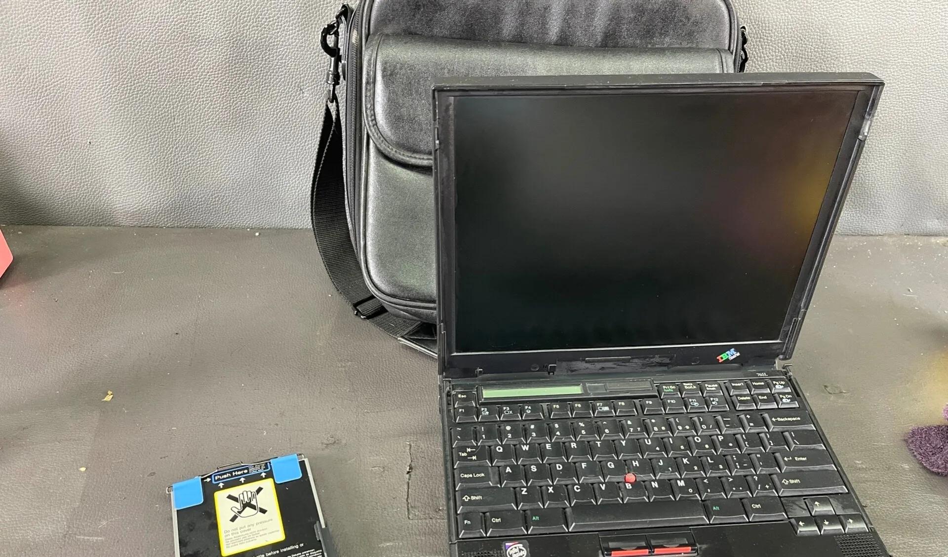 20块钱在富人家里收了一台1982年的电脑当年只有有钱人能用得起