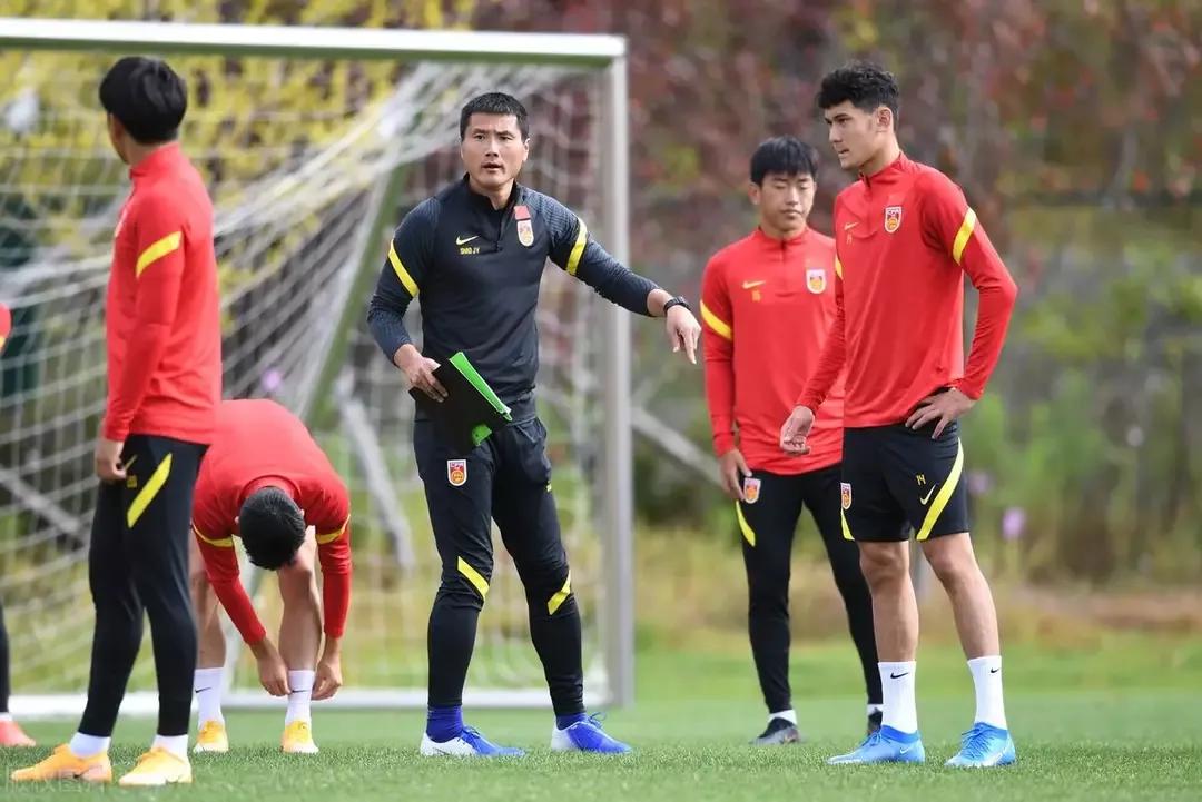 足球逼抢如何有压迫感,逼抢足球