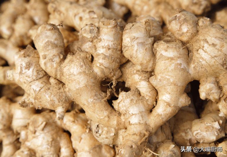 骨头汤加料,骨头汤不加料能白吗