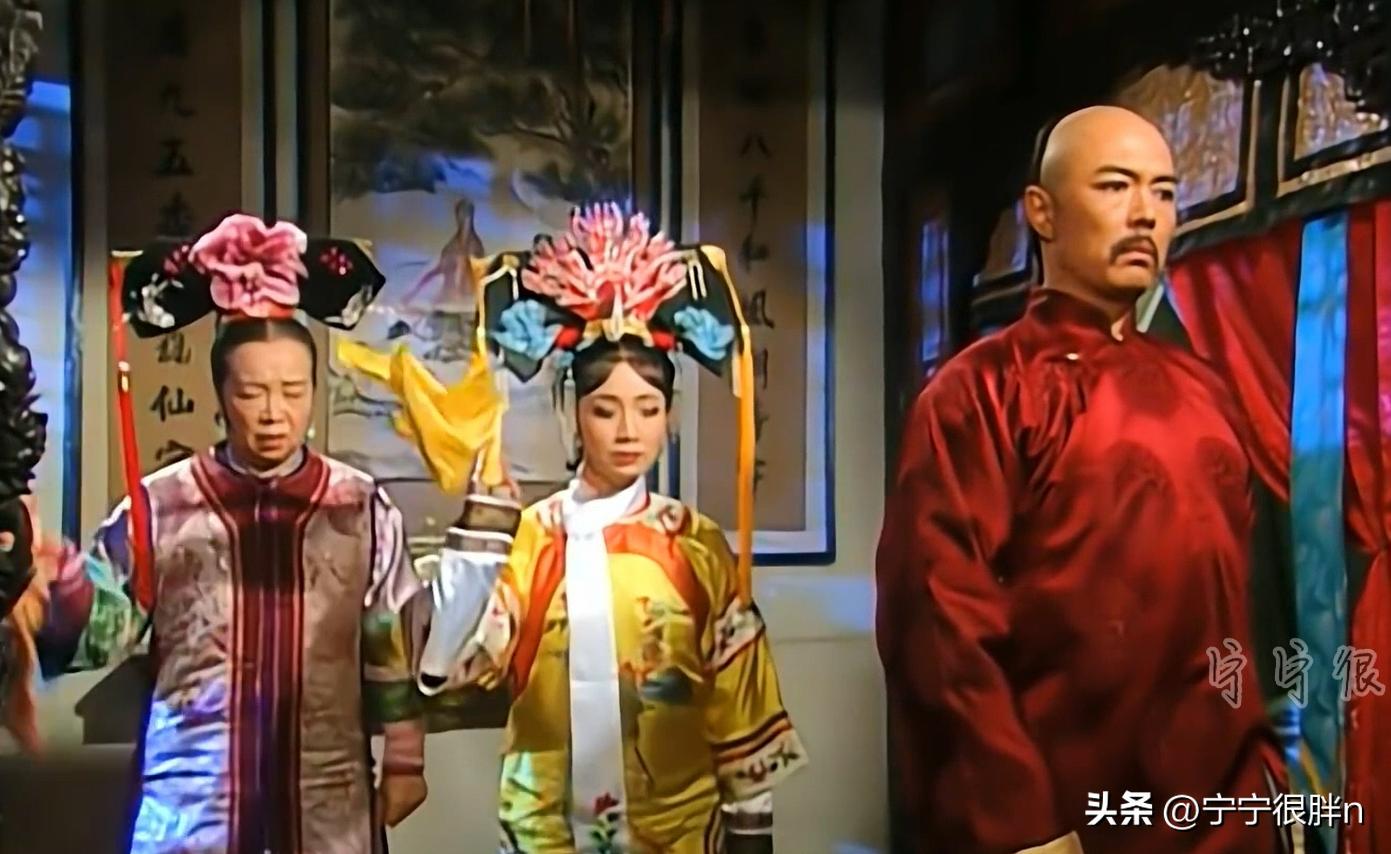 再看还珠格格颠覆三观,为什么还珠格格中小燕子惹人厌恶