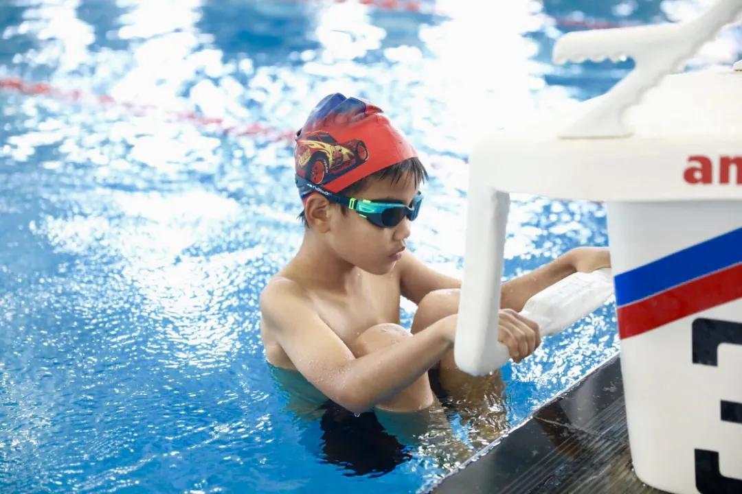 英才小学游泳课,新英才游泳
