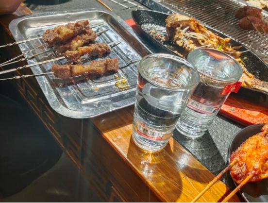 夏天喝白酒喝高度还是低度,夏季喝白酒要注意什么吗