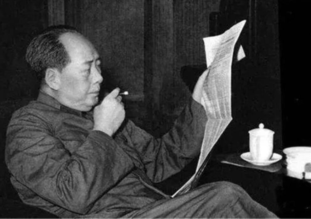 *先念李**抽雪茄，毛主席看了半天：有这么好的烟，怎么不早点拿出来