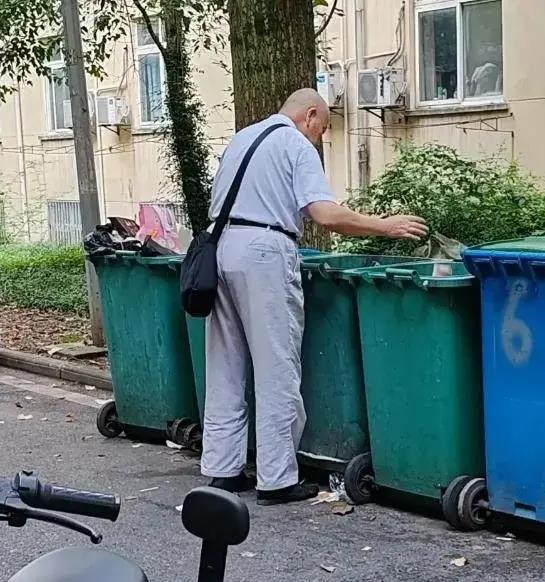 “感动！这个小区的老人们让我看到了真正的友情和爱”