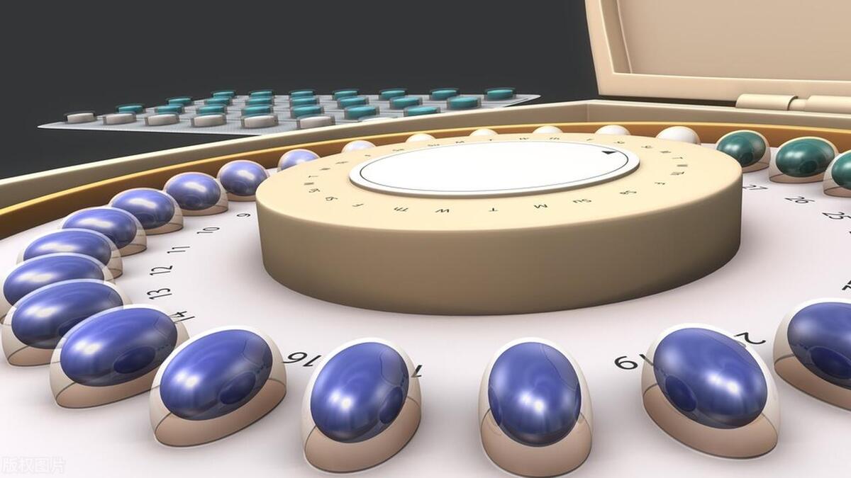 我45岁，跳广场舞邂逅了一位美女，亲密时发现她没有胸部，吓坏了