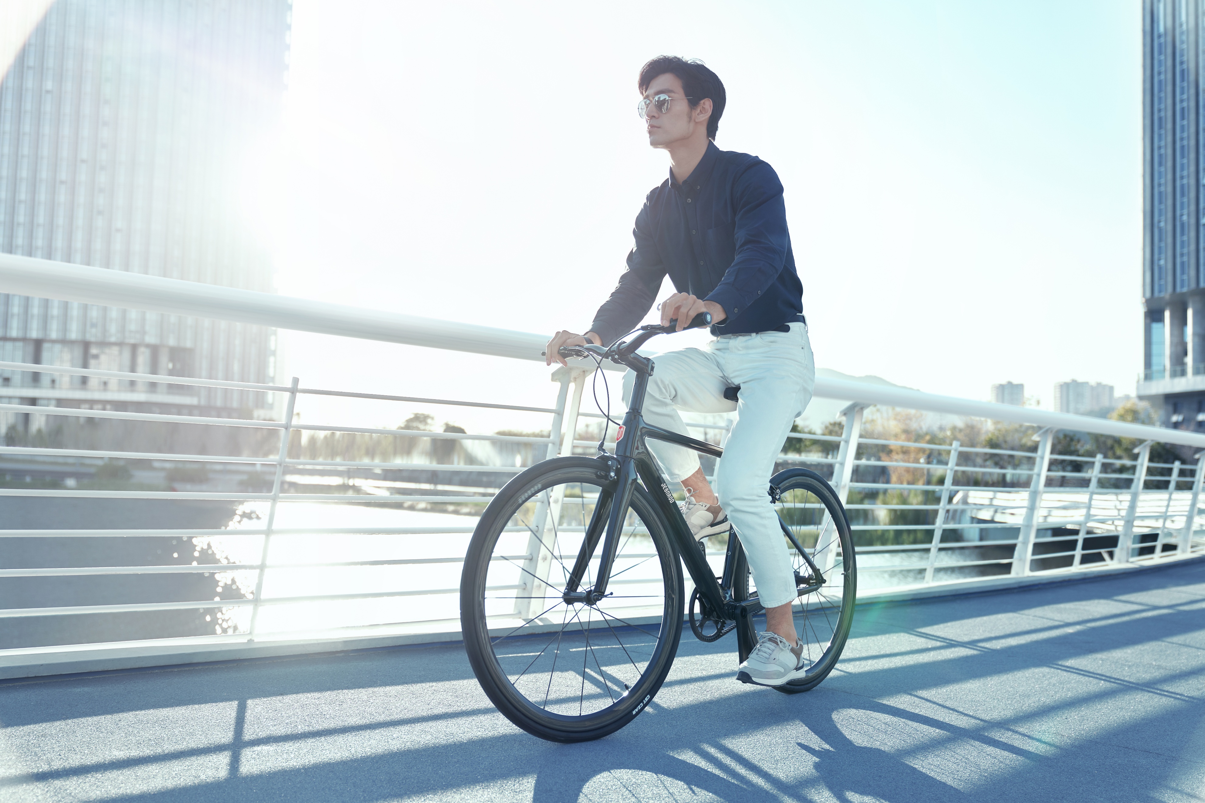 国产碳纤维公路自行车性价比最强,性价比最高的自行车碳纤维公路车