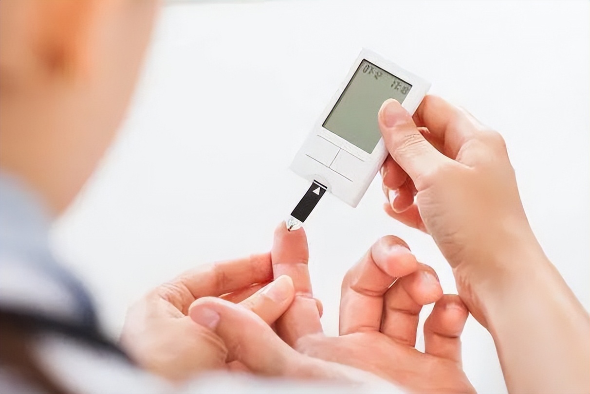 成年男性体重身高标准对照表,男性年龄身高体重对照表2021年