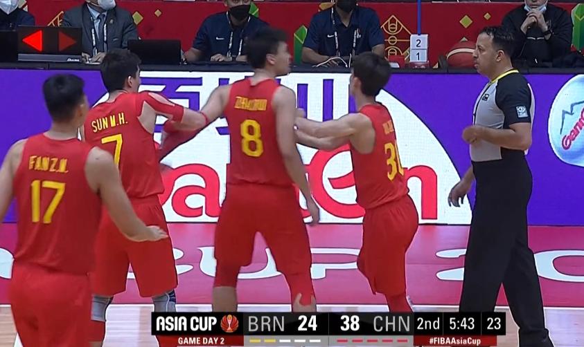 中国男篮再胜日本队赵睿超远三分,赵睿缺席广东输了几场比赛