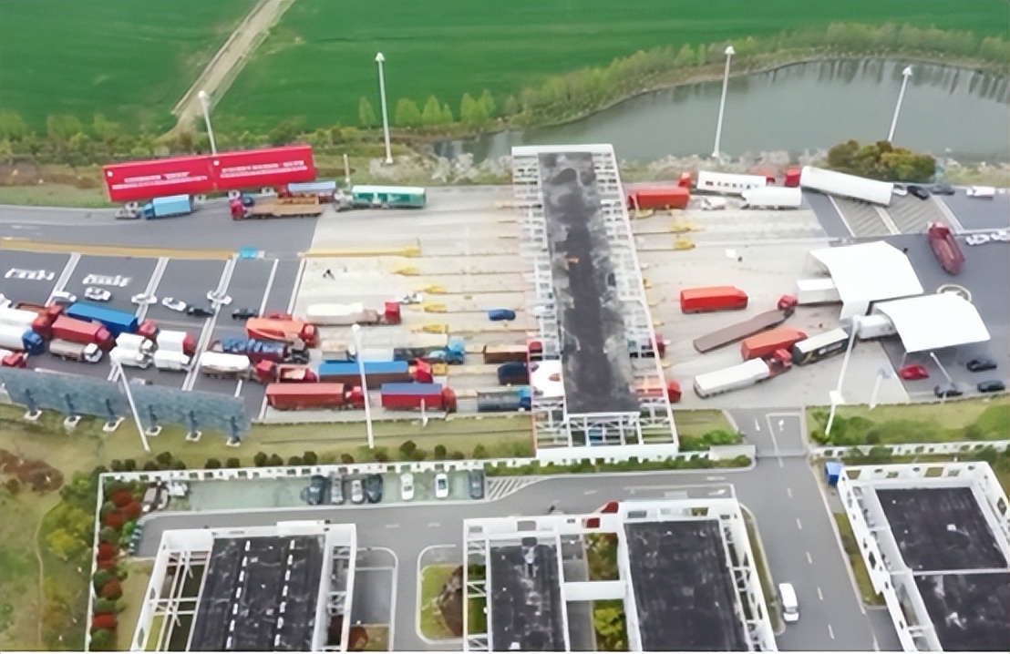 从年入38万的精英到拼命的加班人,中港司机怎么变化这么大?