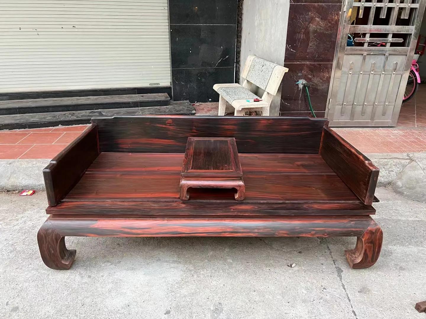 广州大红酸枝交趾黄檀雕花罗汉床,大红酸枝精品全独板罗汉床