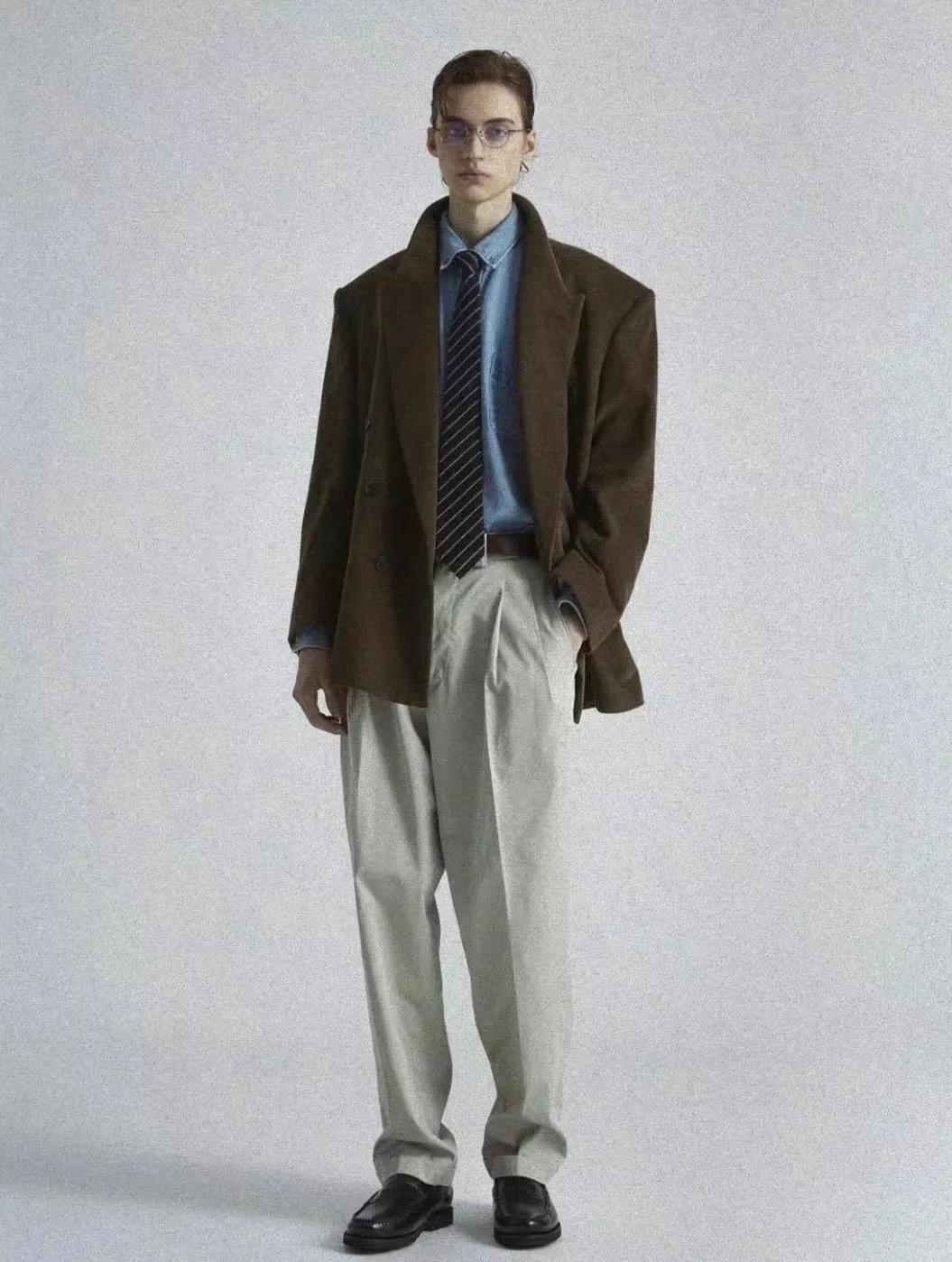 优雅、街头、暗黑揉为一体，拥有独特立体美学的韩国品牌