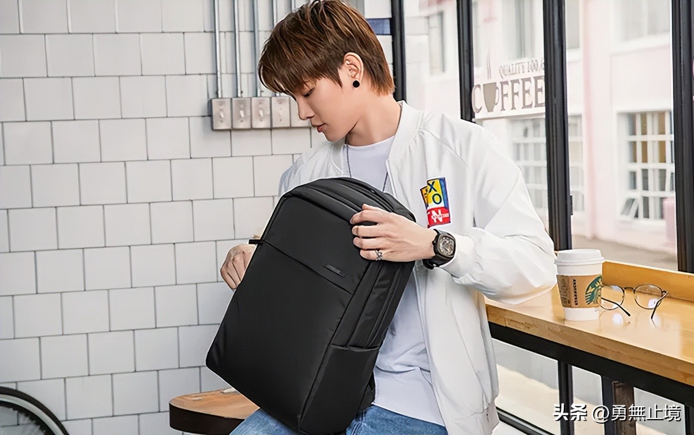 电脑双肩包哪个牌子比较好看实惠,性价比高的电脑双肩包推荐