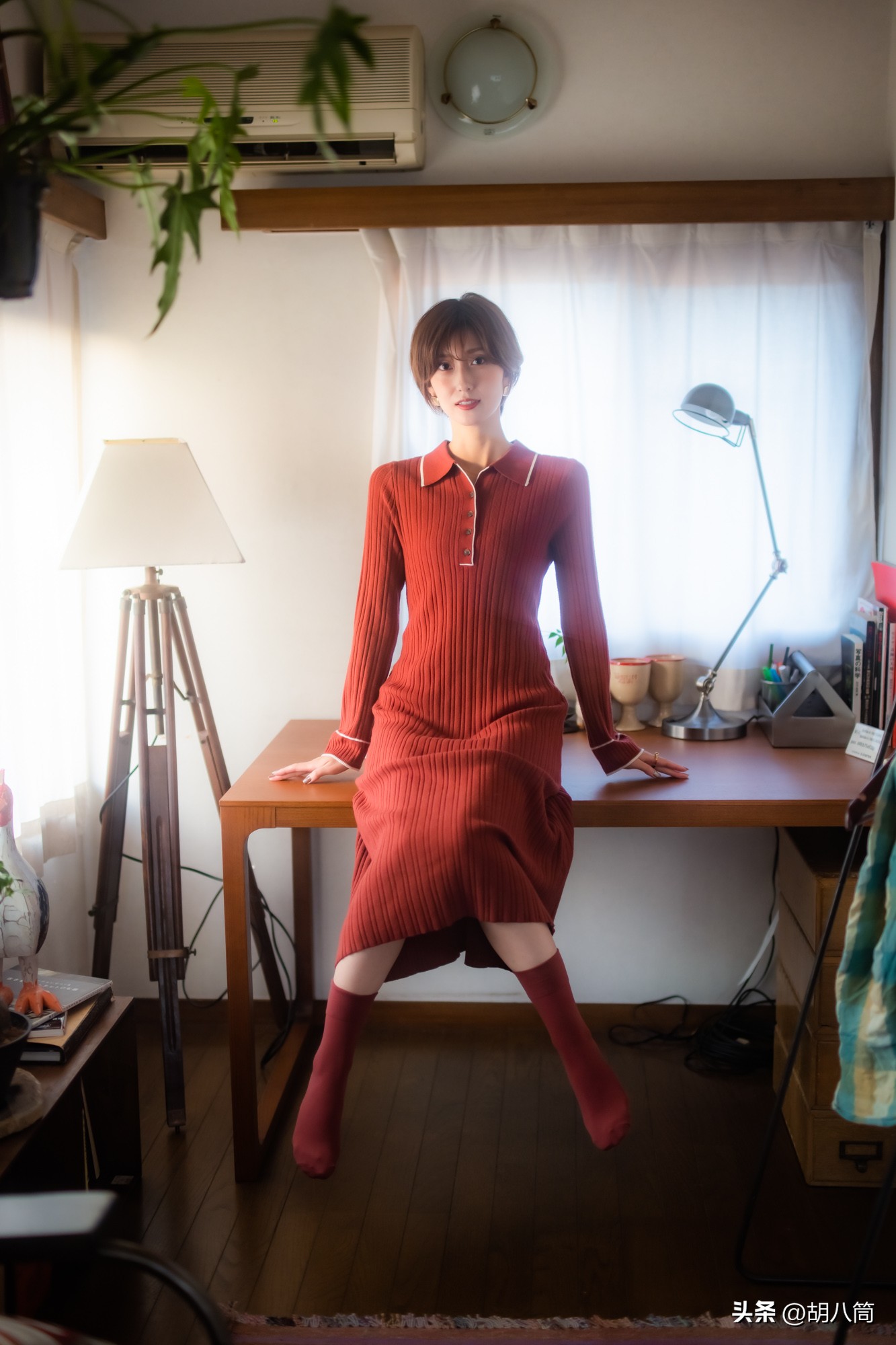 日本顶级模特写真集，堪称红衣战神，美不胜收，第一张我就沦陷了