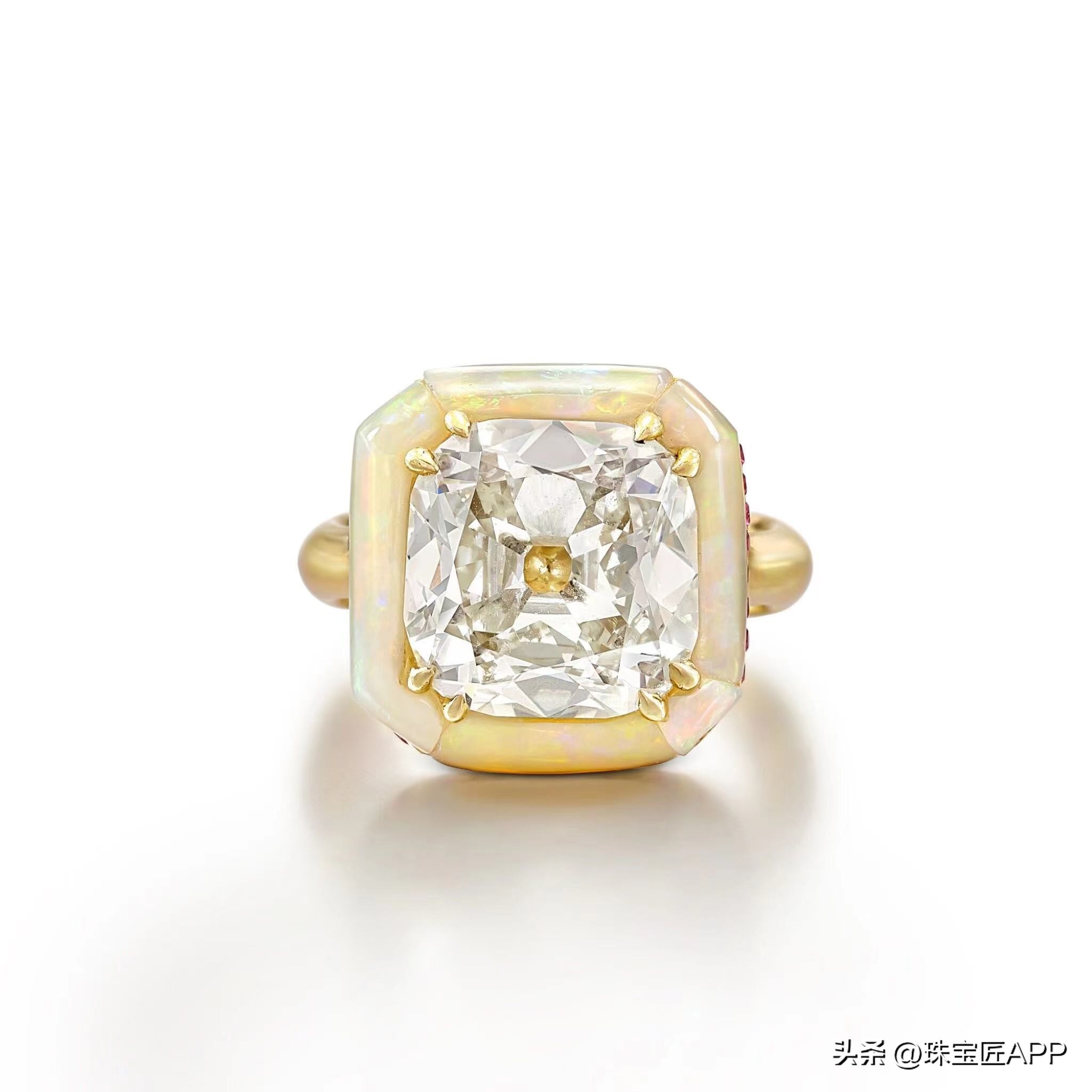 彩钻占C位，帕拉伊巴身价大涨！直击2023苏富比春拍【瑰丽珠宝2】