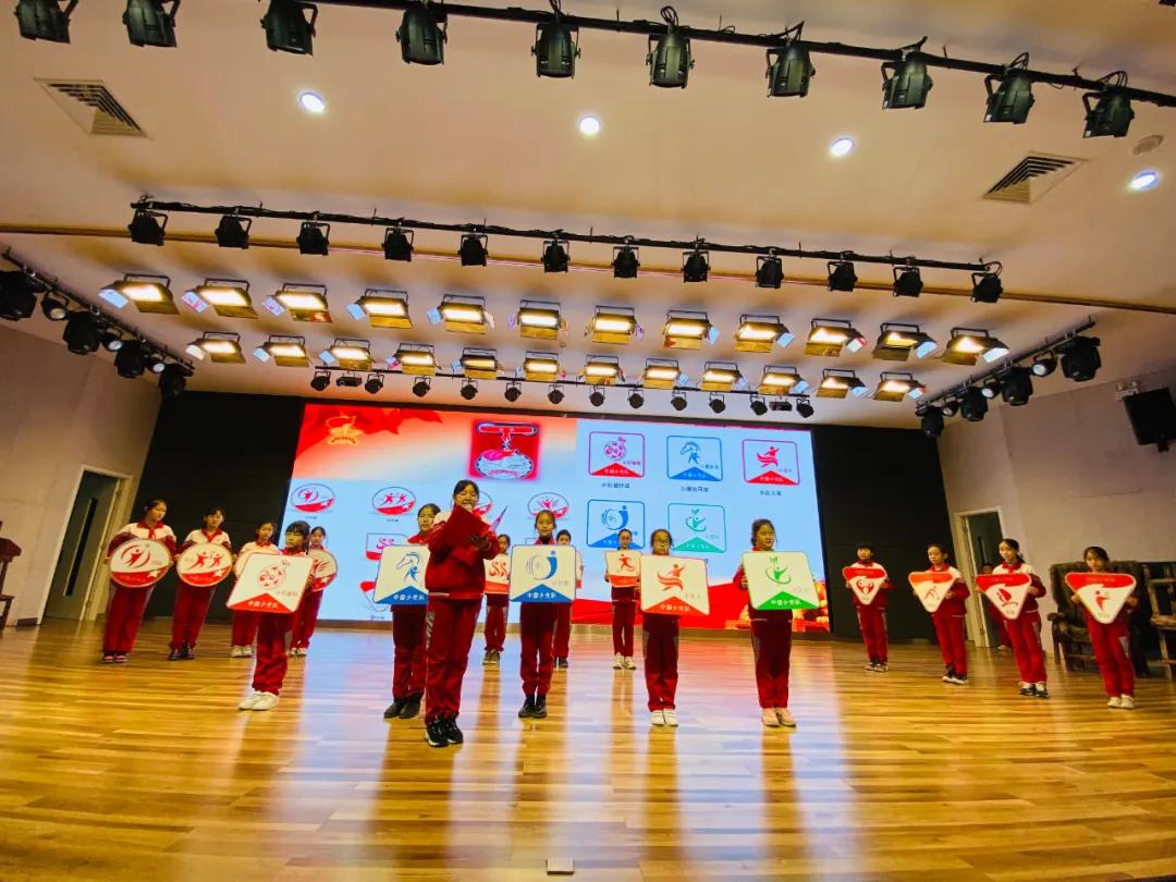 锡山小学红领巾奖章,小学举行红领巾争章仪式