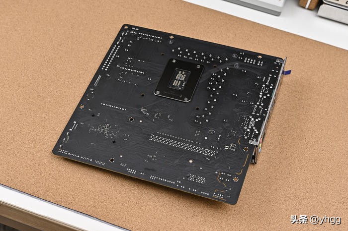 拆解华擎b760m,华擎b760m配合显卡