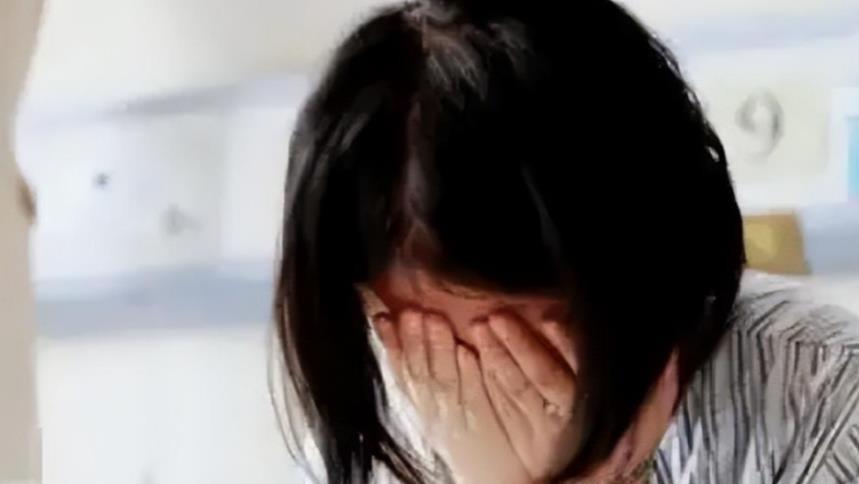 21岁女孩做人流被围观，被4名男医生嘲笑*处私**，医院：镶钻石了？