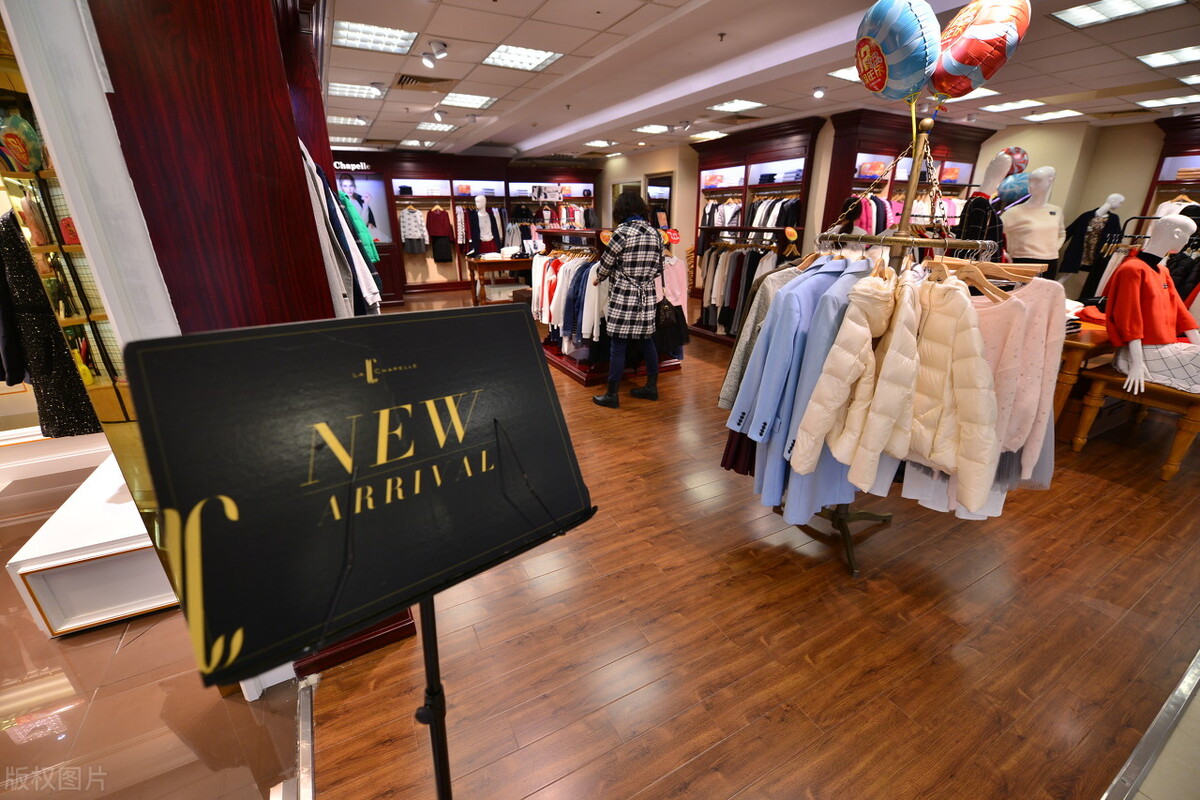 拉夏贝尔时尚品牌,拉夏贝尔破产为什么网上还有卖