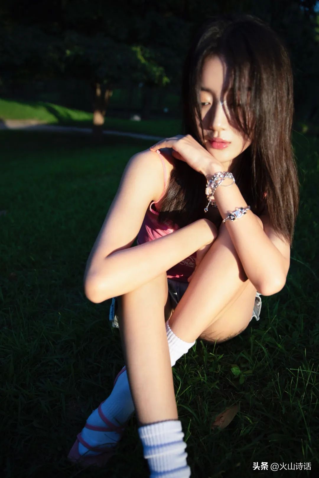 王梓薇：95后小花中的一颗新星，写真很甜很甜啊，太爱了！