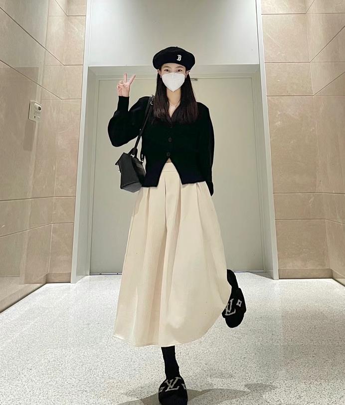 黑色和什么颜色显高级,汽车内饰黑色搭配什么颜色好看