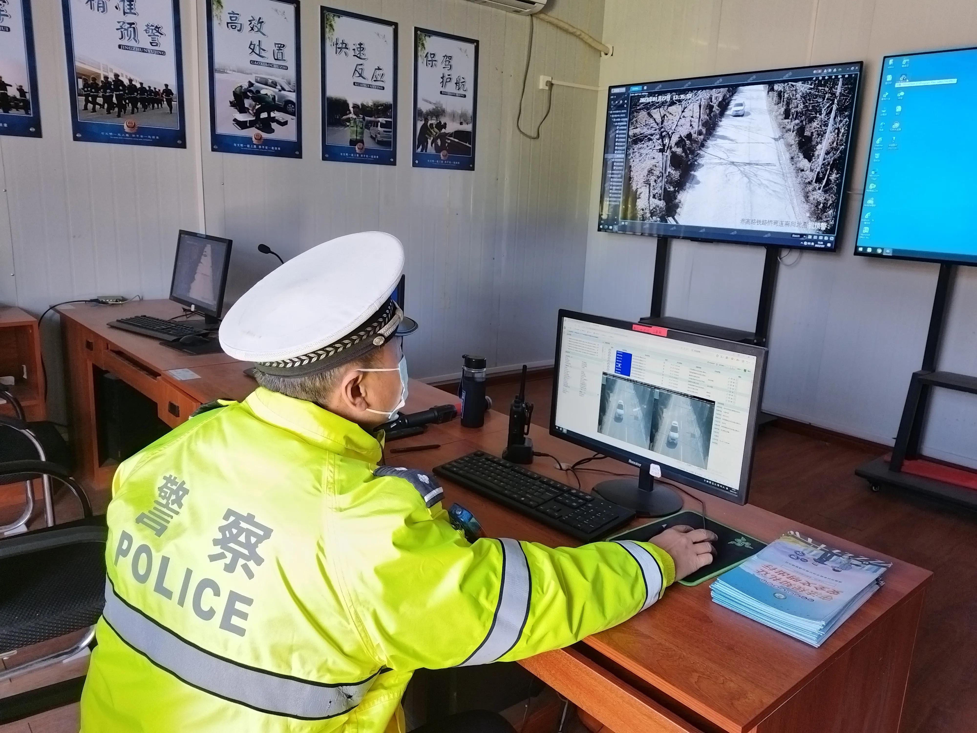 公安春节不打烊民警在岗保平安,县交警圆满完成春节安保任务