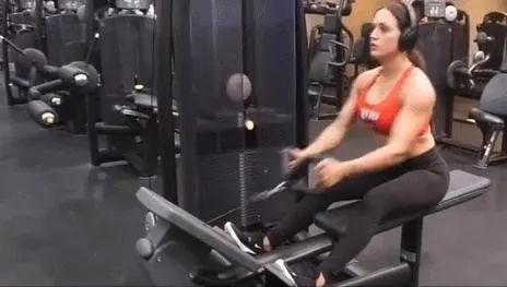 练背的器械健身房怎么练,健身房练背的器械正确姿势