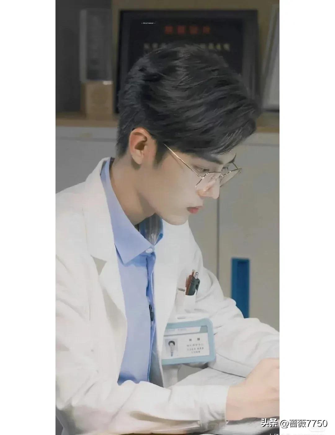 350分历史类能学口腔医学吗,文科422能考哪些口腔医学专业