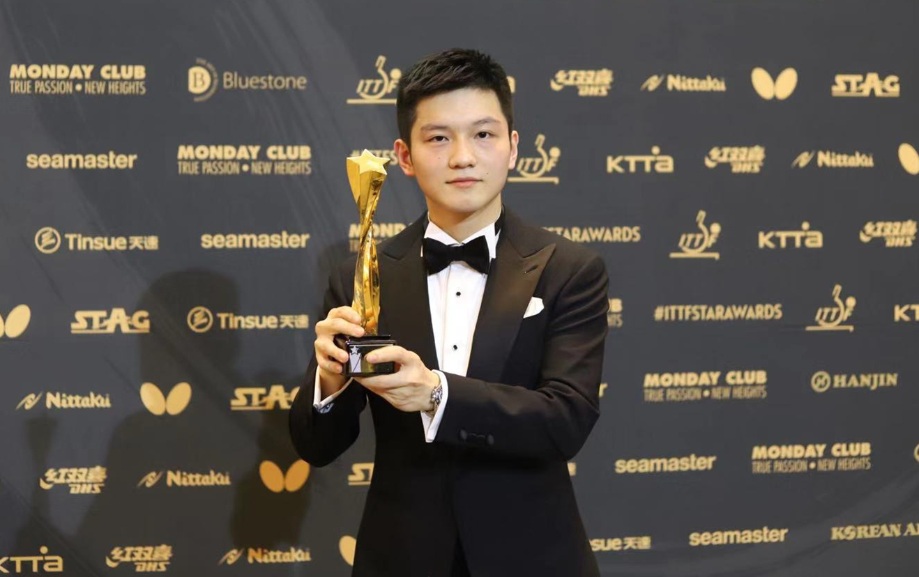 樊振东晒球衣庆祝皇马夺冠,樊振东夺冠队友发微博祝贺