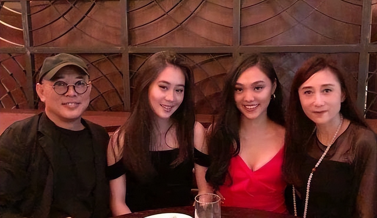 情义千斤不敌胸脯四两的意思,情义千斤不敌胸脯二两