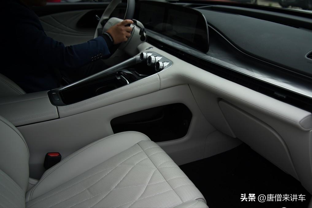 试驾星途瑶光和特斯拉modely，到底买哪款最划算？