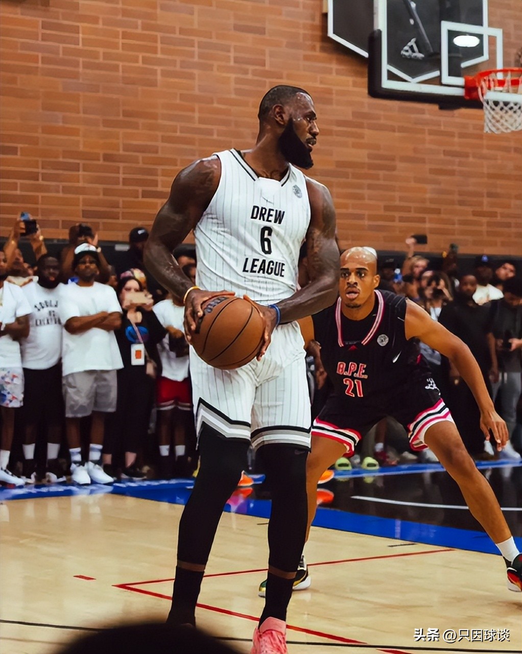 讨论詹姆斯科比谁强,探讨詹姆斯是否刷分