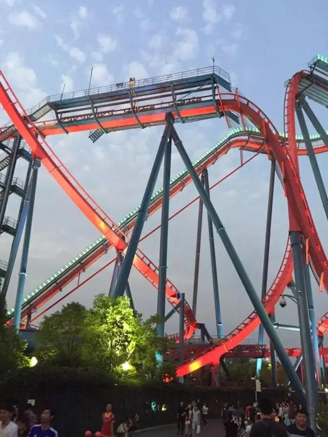 上海欢乐谷体验,上海欢乐谷奇幻之旅