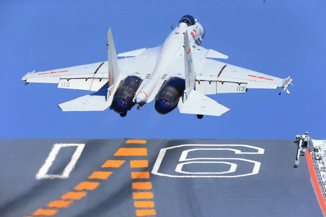 歼15舰载机滑跃起飞性能参数,歼15舰载机在世界排名第几