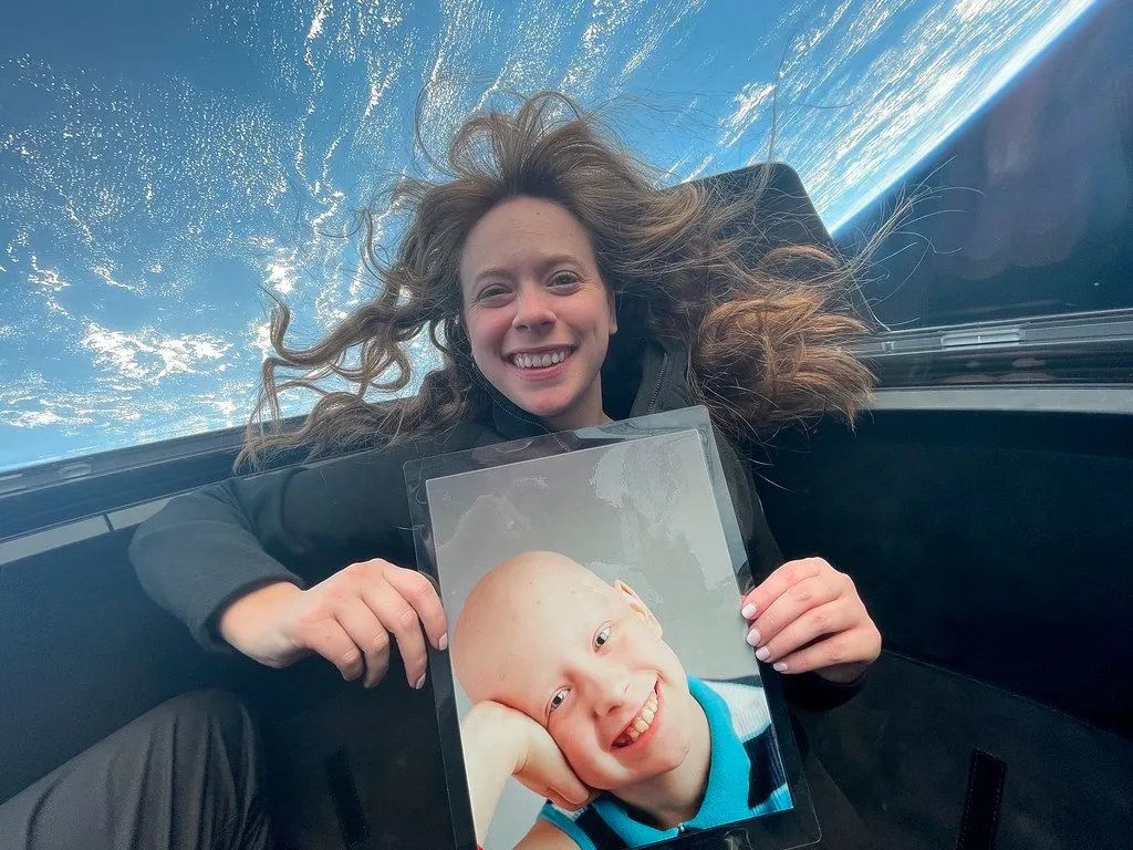 随便花过亿美金请陌生美女上太空，这个富豪目的可不单纯！