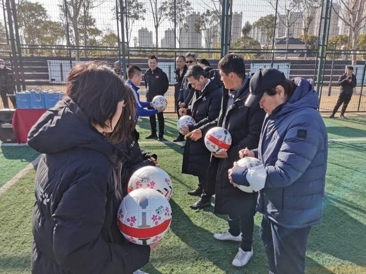 以足球为纽带、以友谊为桥梁！宝山、叶城共绘多彩体育画卷