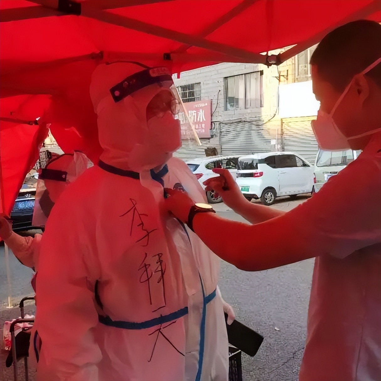 “老婆，我们结婚推迟吧！”